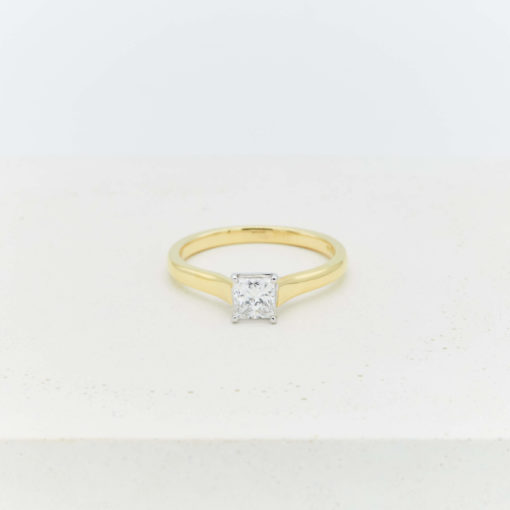 round-solitaire-gold