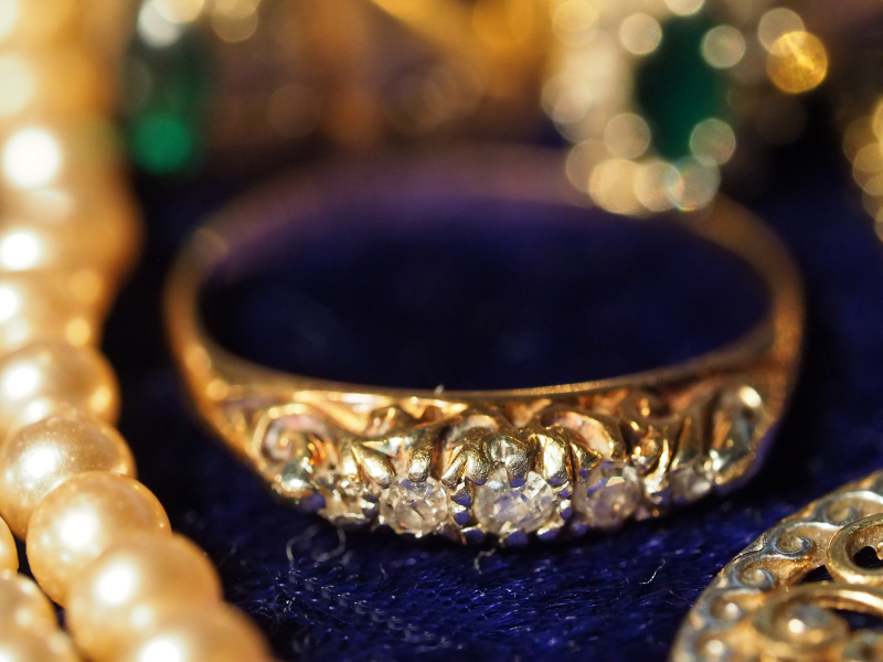 using a family heirloom in your engagement ring