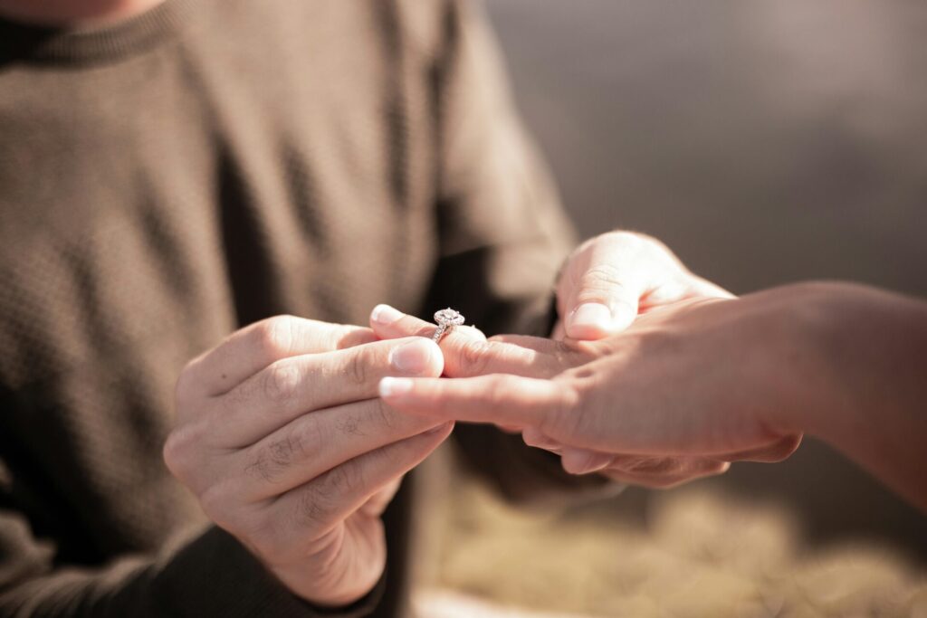 How To Choose The Perfect Lab Grown Diamond Engagement Ring